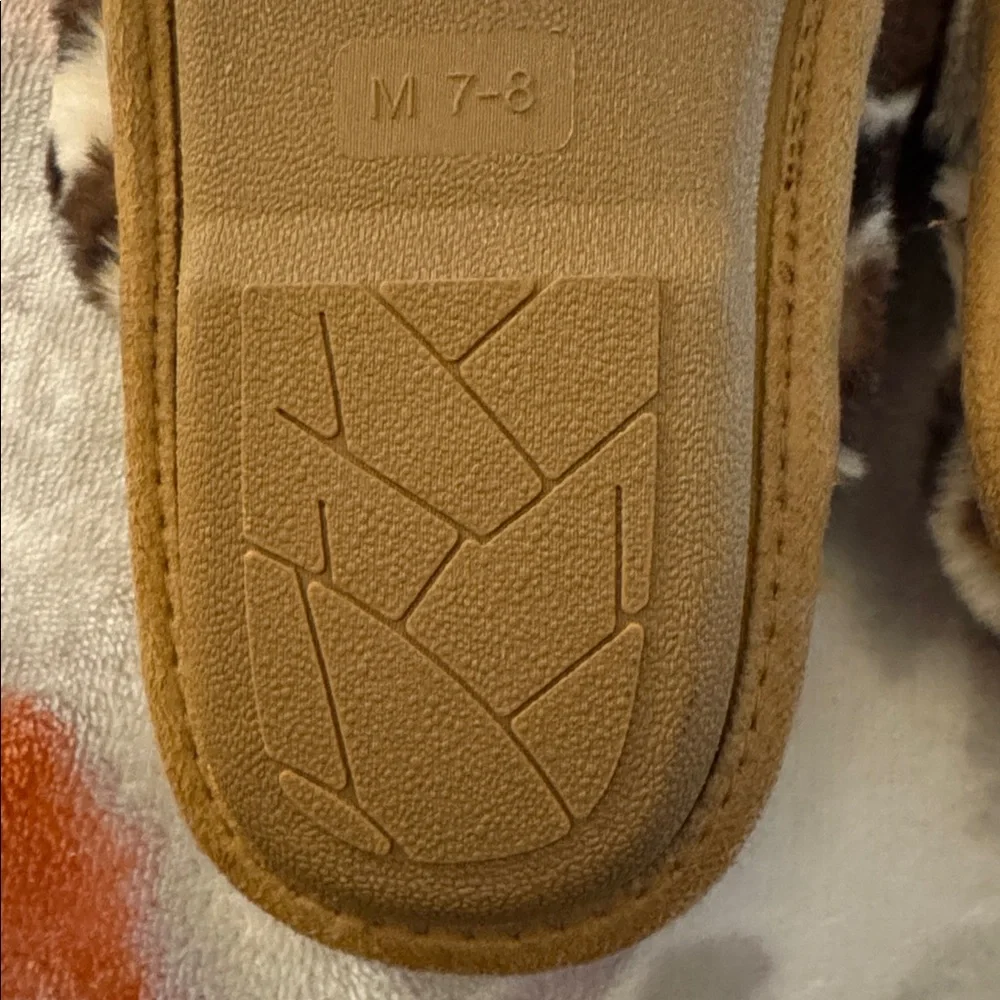 Jessica Simpson Brown Leopard Plush Slippers - Picture 7 of 8